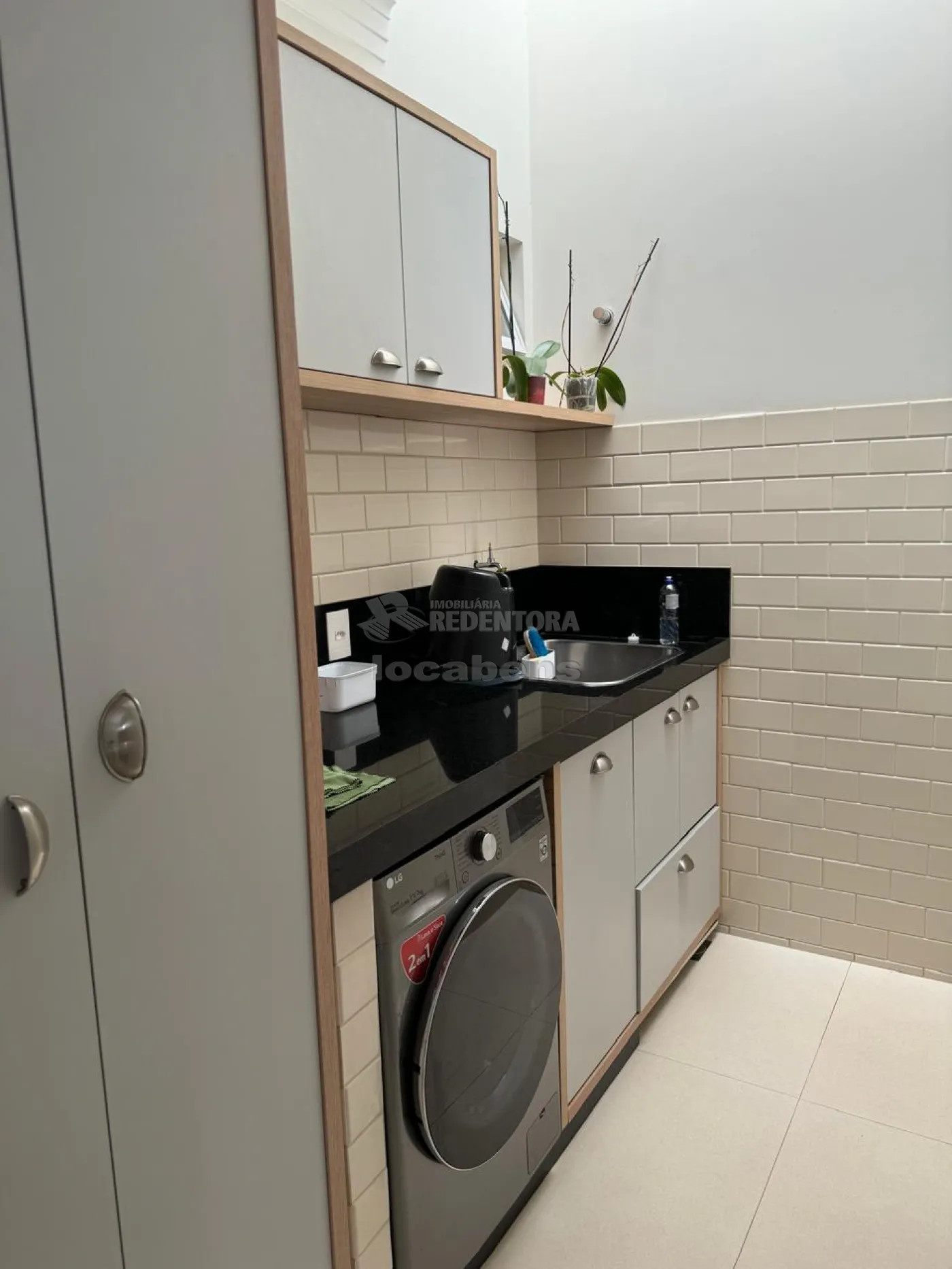 Casa de Condomínio à venda com 3 quartos, 244m² - Foto 2