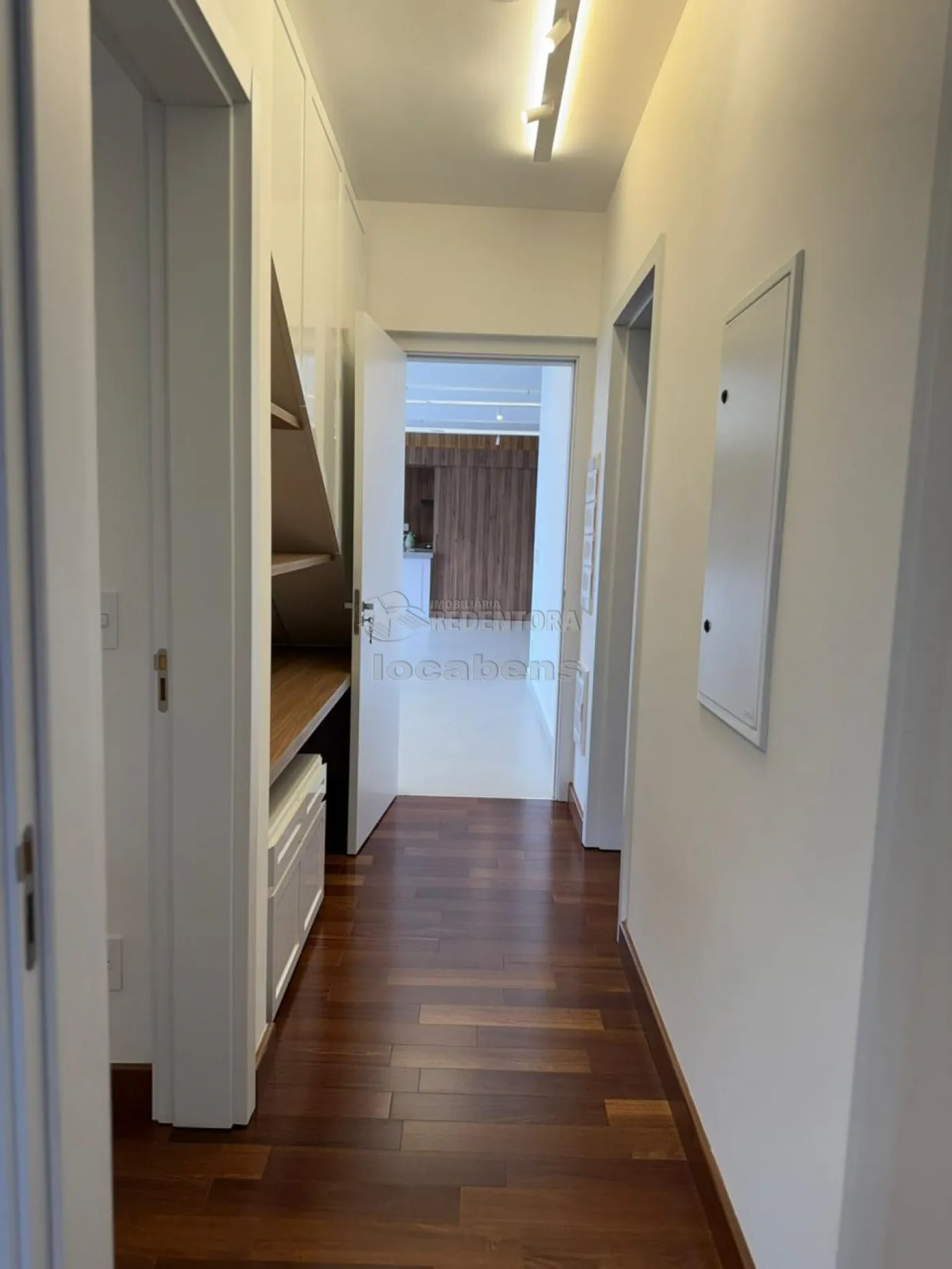 Apartamento à venda com 3 quartos, 230m² - Foto 2