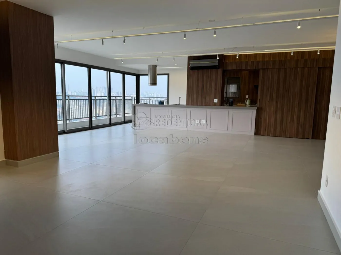 Apartamento à venda com 3 quartos, 230m² - Foto 1