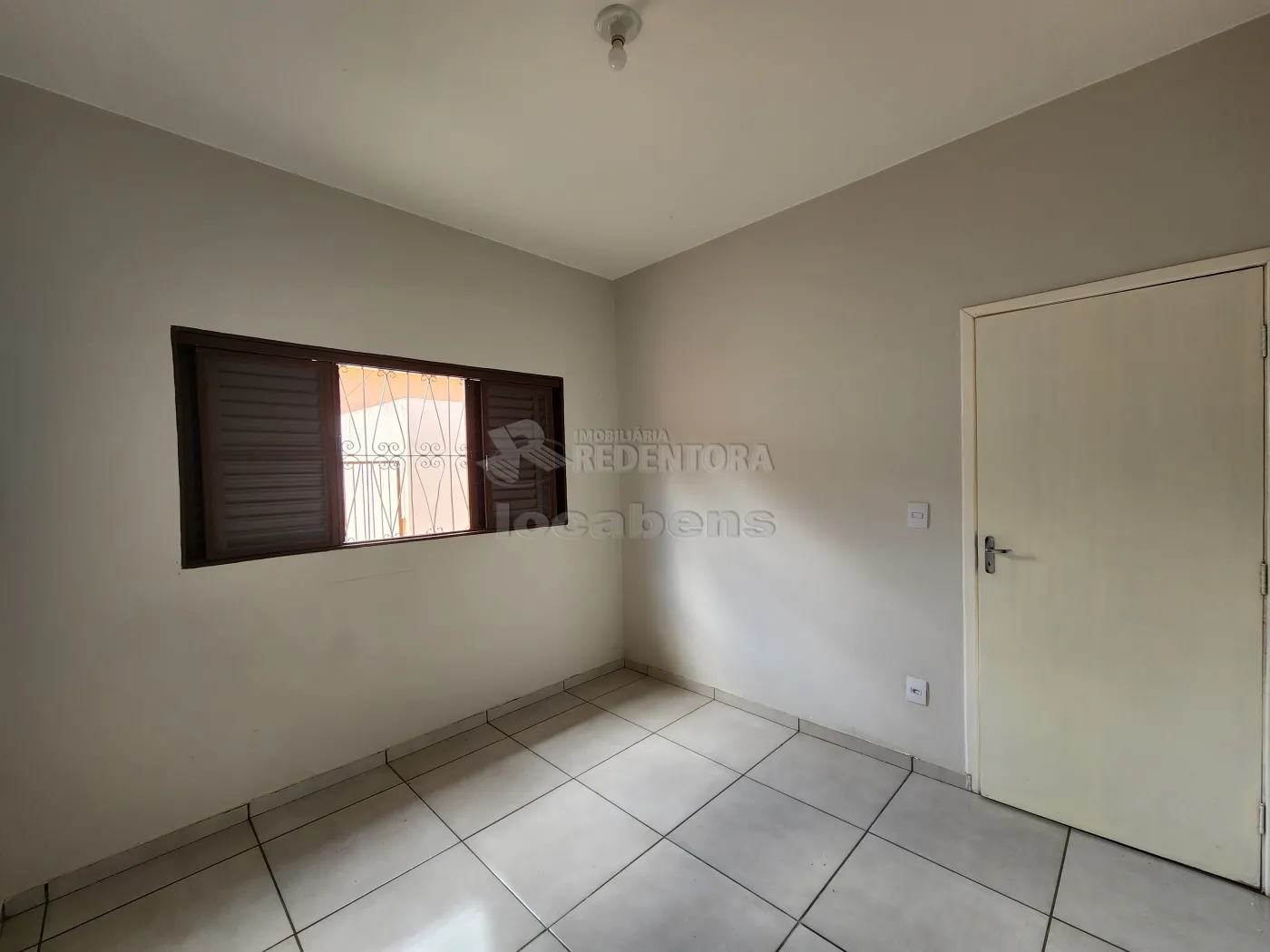 Alugar Casa / Padrão em São José do Rio Preto R$ 700,00 - Foto 5