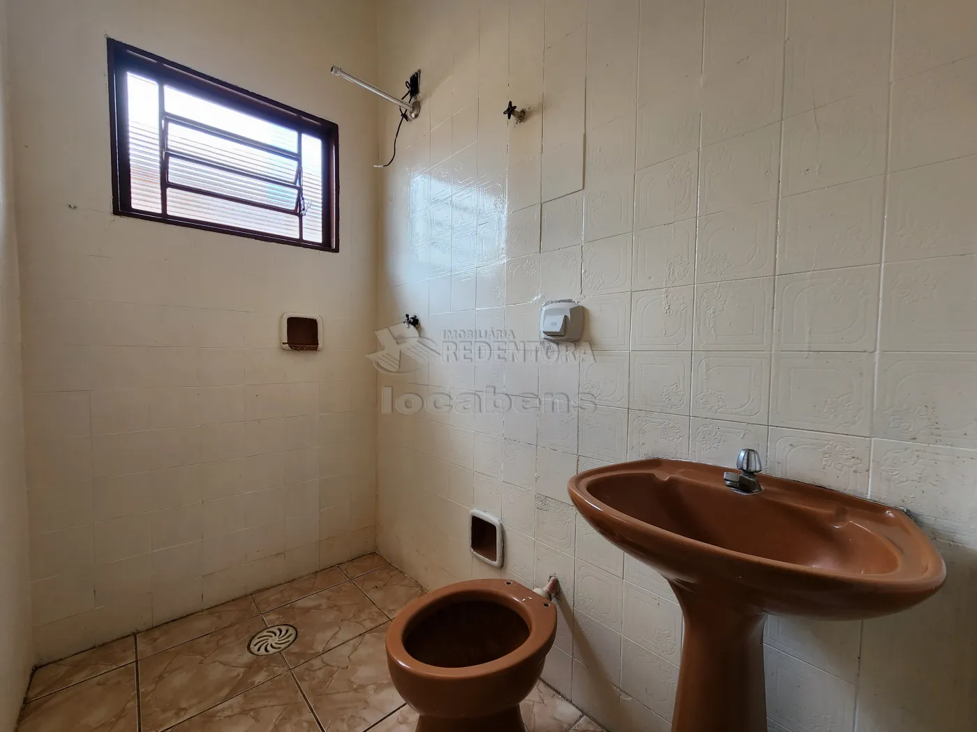 Alugar Casa / Padrão em São José do Rio Preto R$ 700,00 - Foto 6