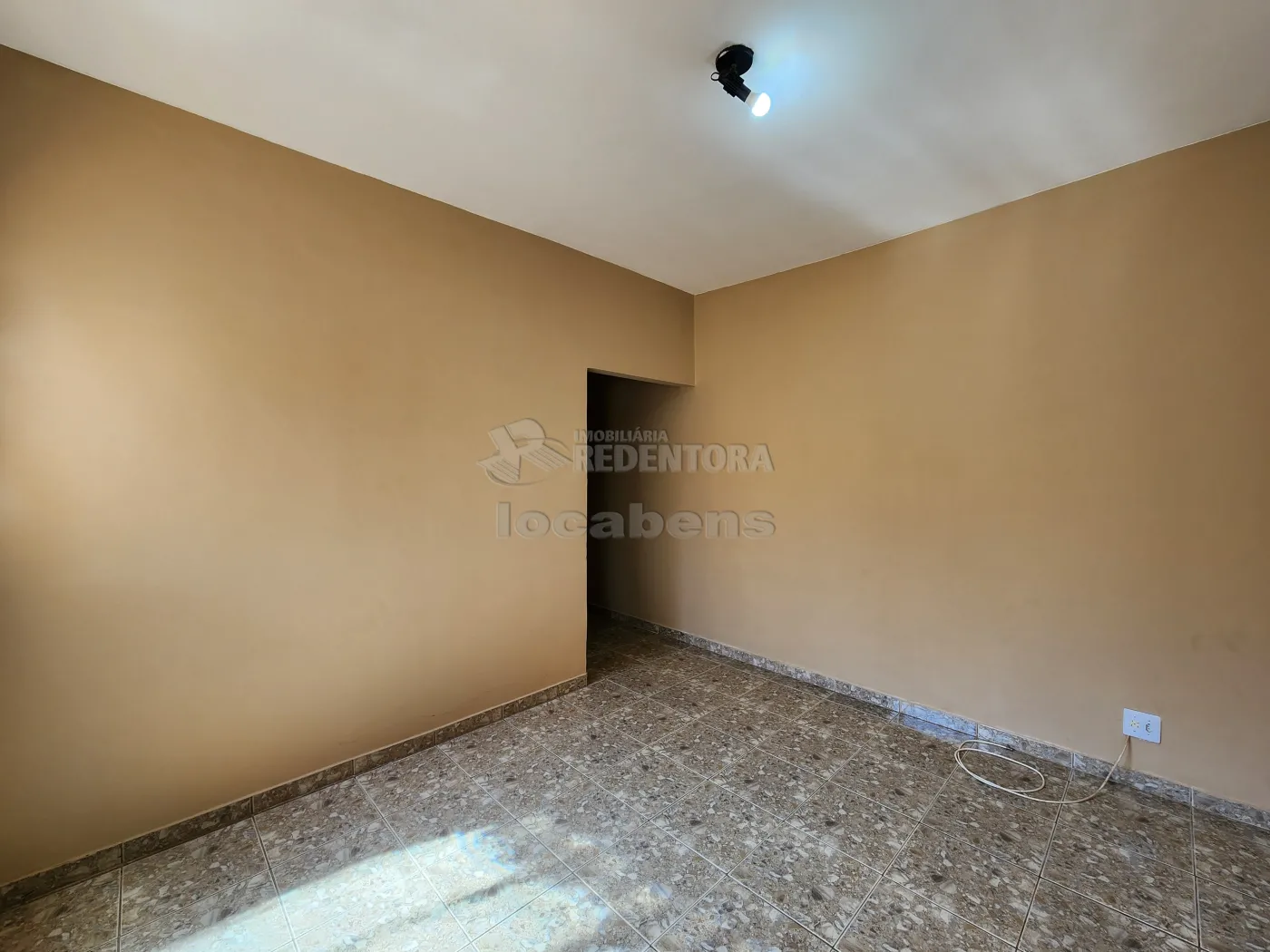 Alugar Casa / Padrão em São José do Rio Preto R$ 1.500,00 - Foto 2