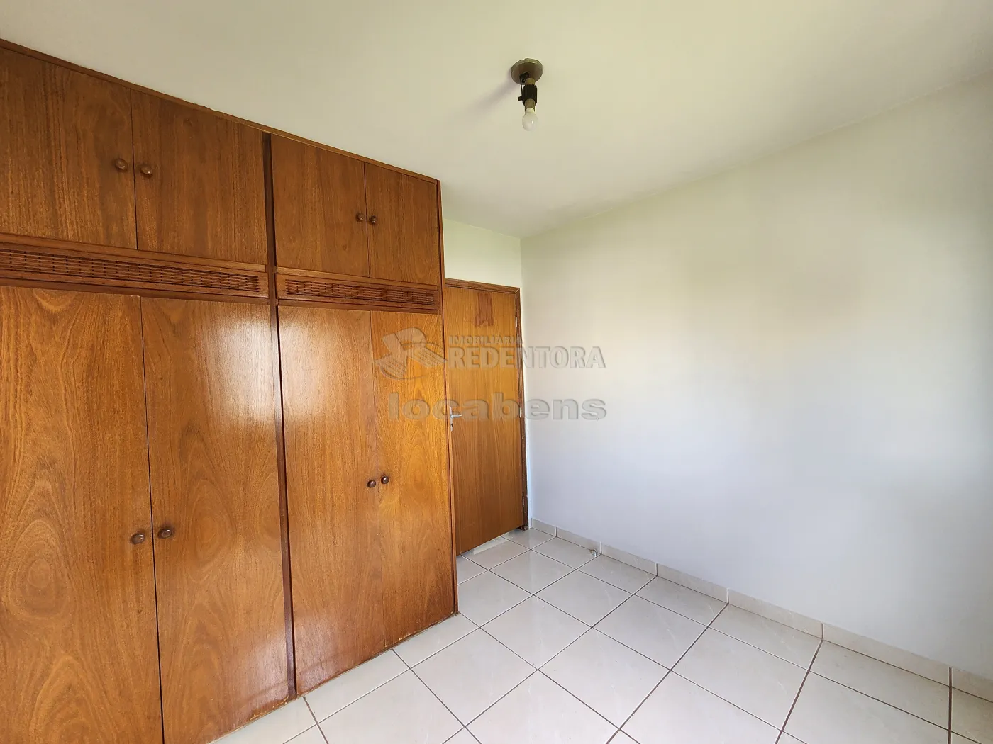 Alugar Apartamento / Padrão em São José do Rio Preto R$ 1.100,00 - Foto 9