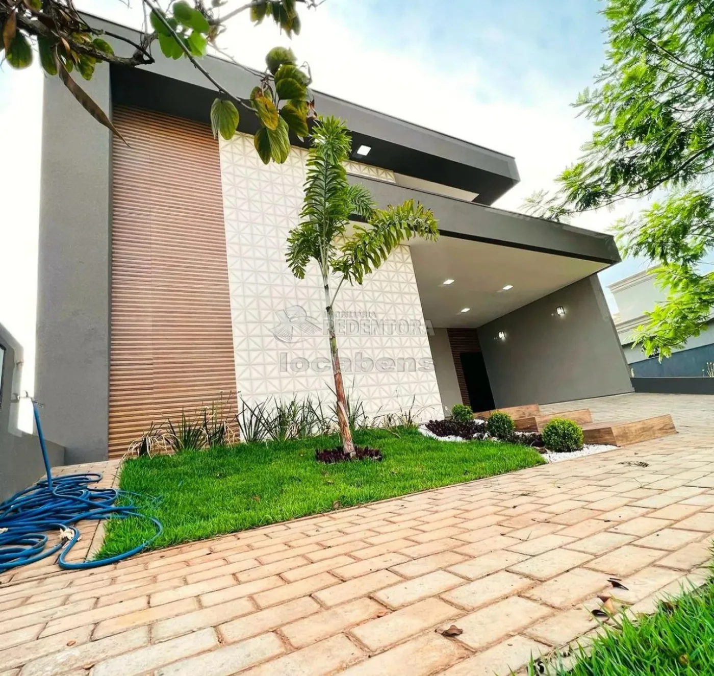 Casa de Condomínio para alugar com 3 quartos, 275m² - Foto 1