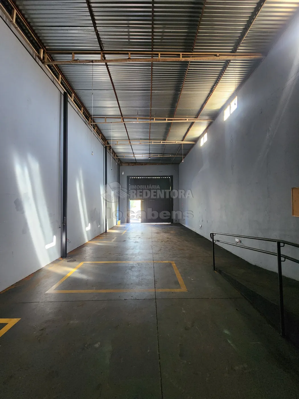 Depósito-Galpão-Armazém para alugar, 122m² - Foto 2