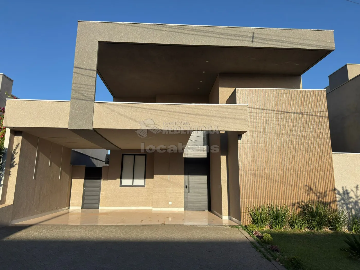 Casa de Condomínio à venda com 3 quartos, 200m² - Foto 1