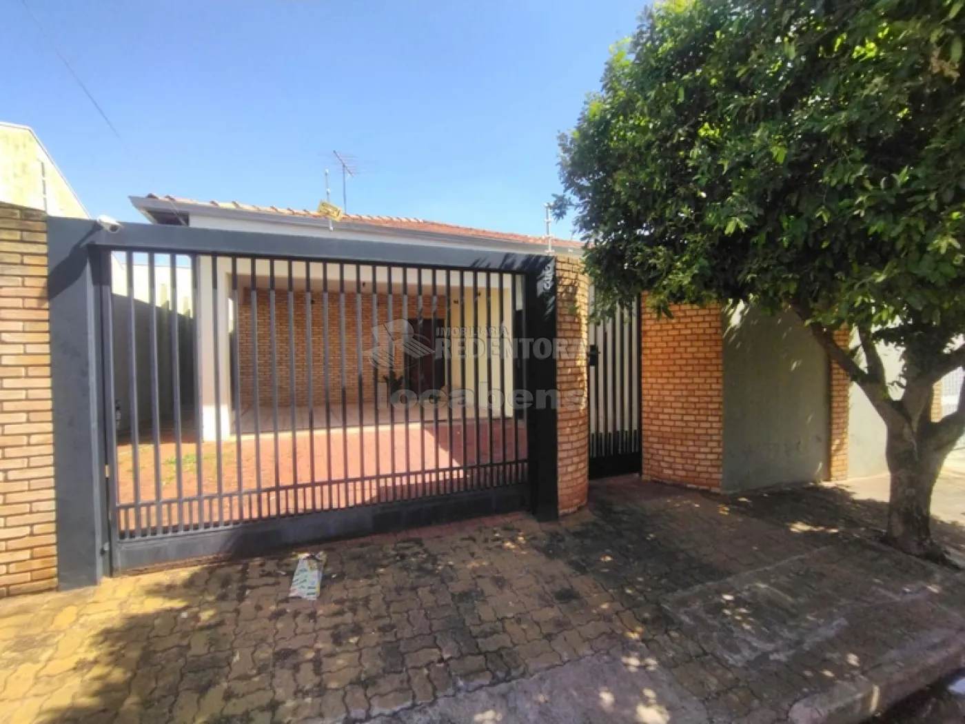 Casa para alugar com 3 quartos, 155m² - Foto 1