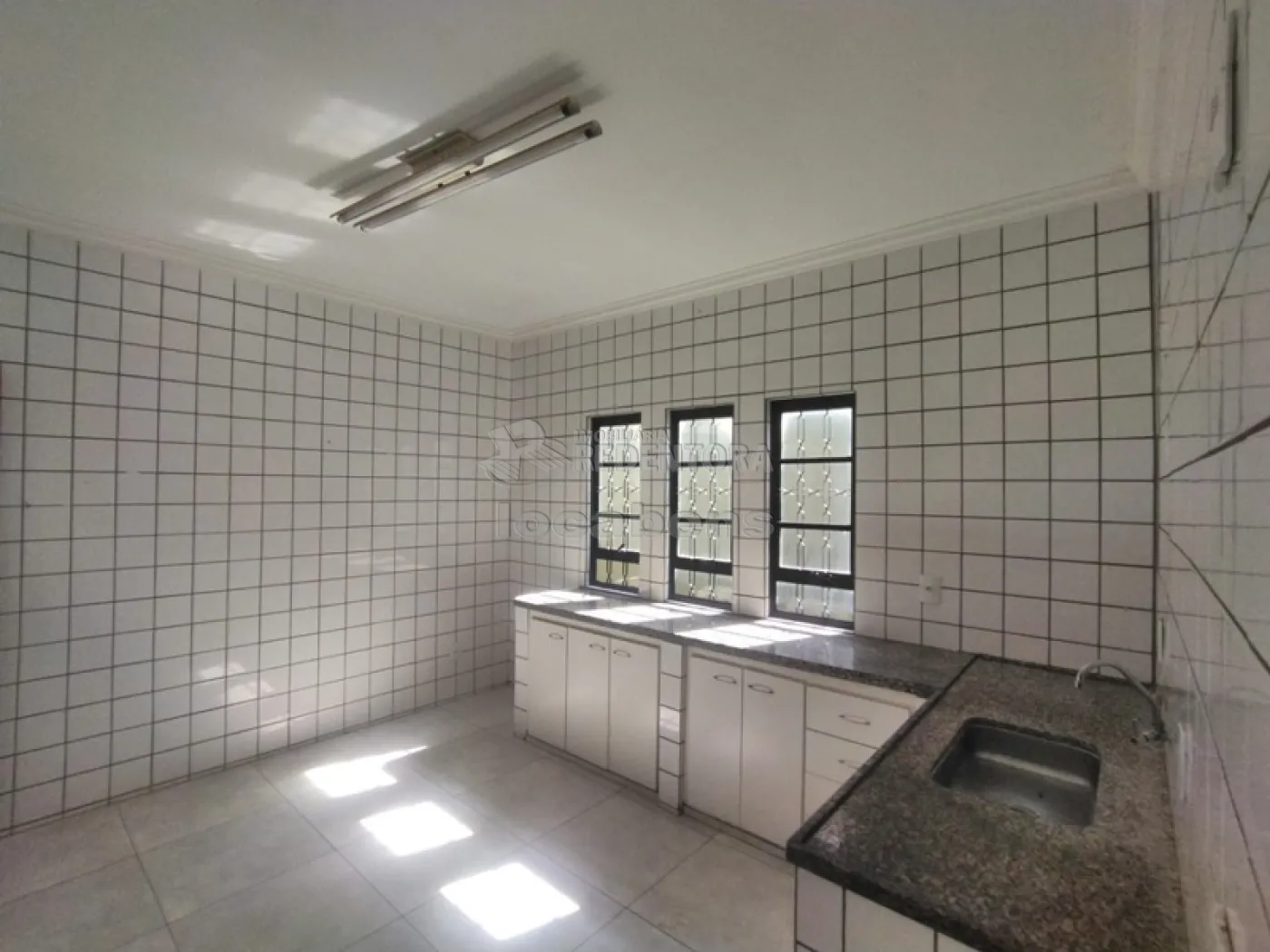 Casa para alugar com 3 quartos, 155m² - Foto 9