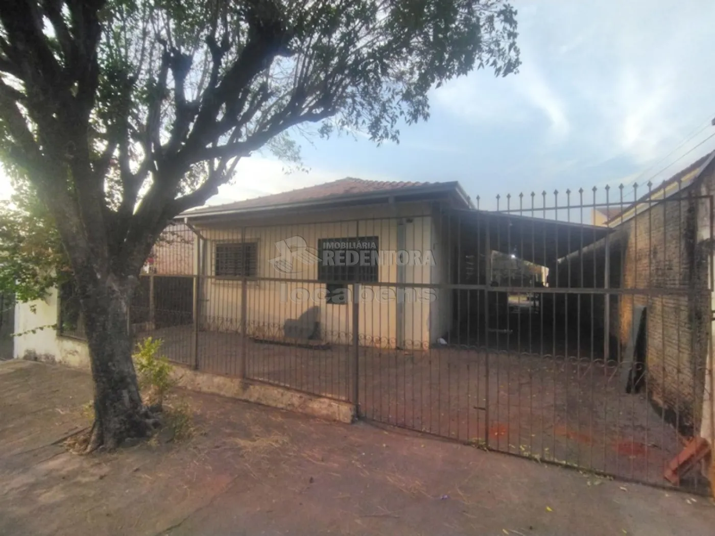 Alugar Casa / Padrão em São José do Rio Preto R$ 1.250,00 - Foto 1