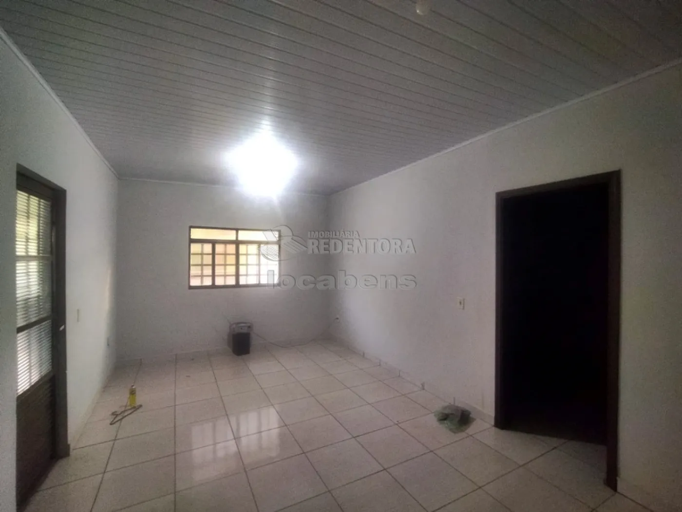 Alugar Casa / Padrão em São José do Rio Preto R$ 1.250,00 - Foto 4
