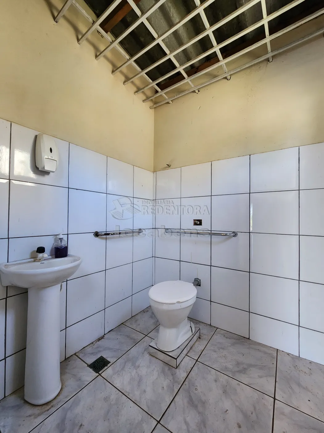 Alugar Comercial / Salão em São José do Rio Preto R$ 1.000,00 - Foto 4