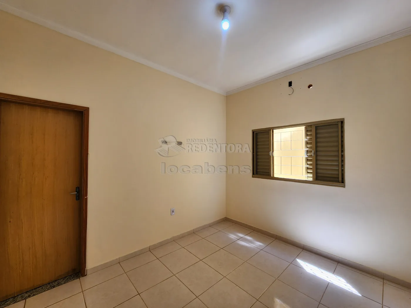 Alugar Casa / Padrão em São José do Rio Preto R$ 1.600,00 - Foto 5