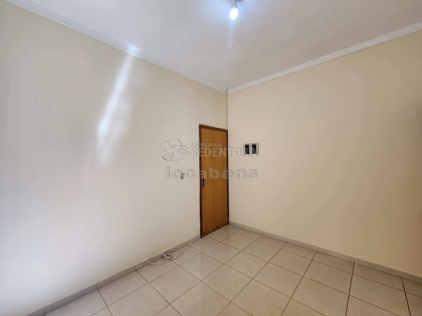 Alugar Casa / Padrão em São José do Rio Preto R$ 1.600,00 - Foto 6