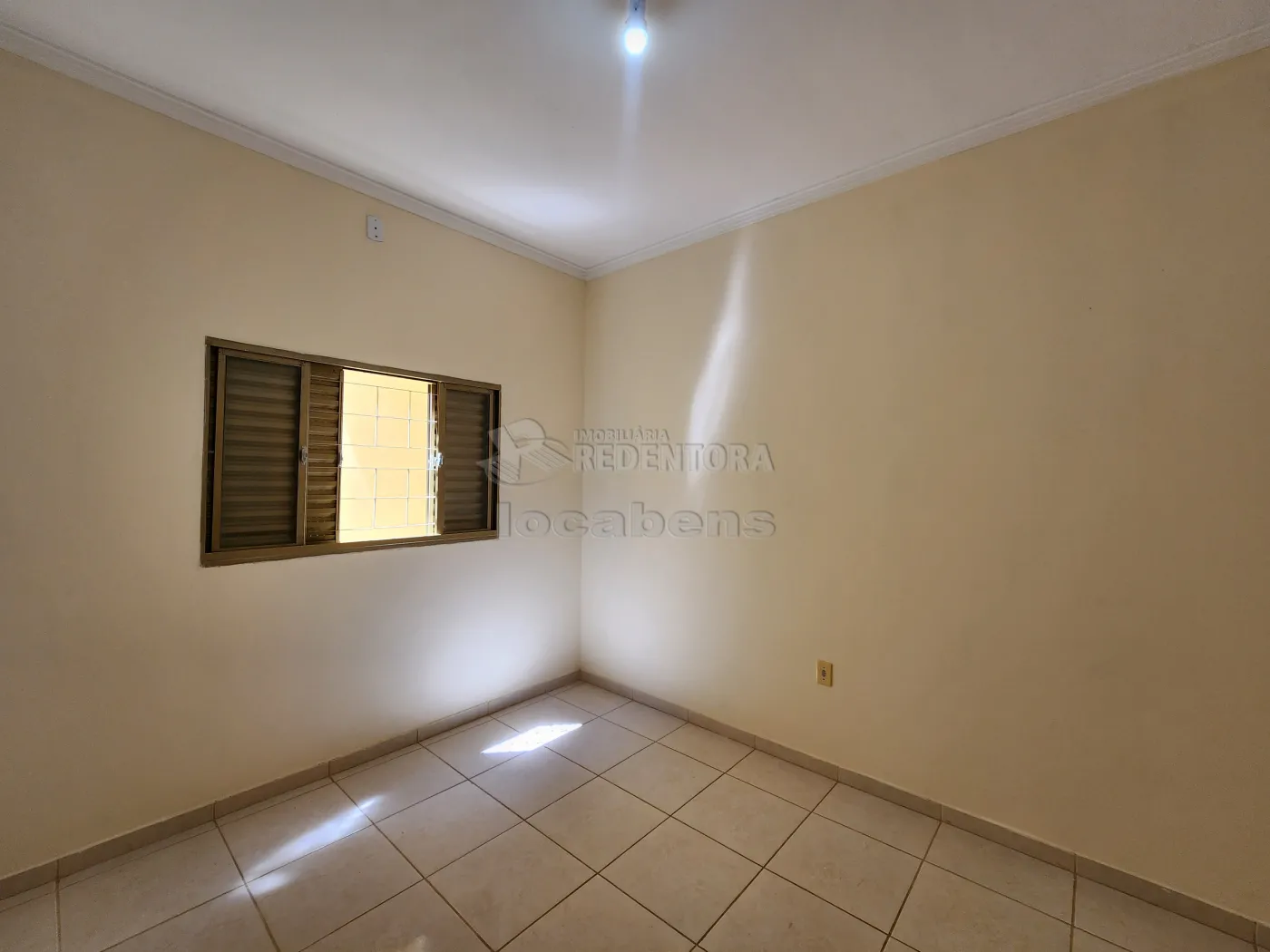 Alugar Casa / Padrão em São José do Rio Preto R$ 1.600,00 - Foto 8