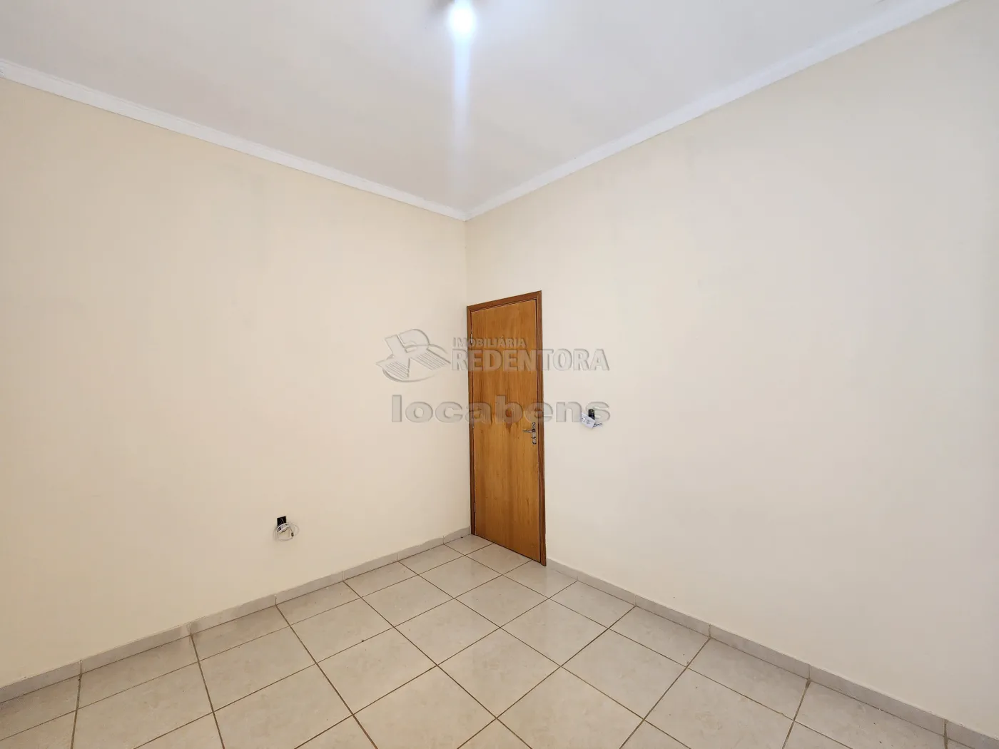 Alugar Casa / Padrão em São José do Rio Preto R$ 1.600,00 - Foto 9