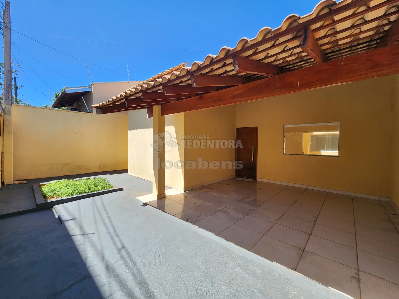 Alugar Casa / Padrão em São José do Rio Preto R$ 1.600,00 - Foto 1