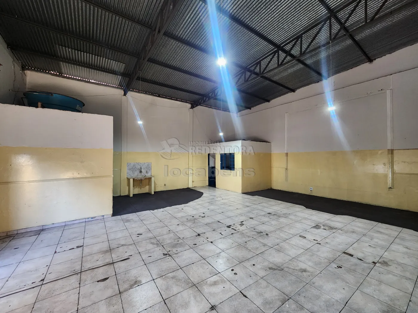 Depósito-Galpão-Armazém para alugar, 109m² - Foto 1