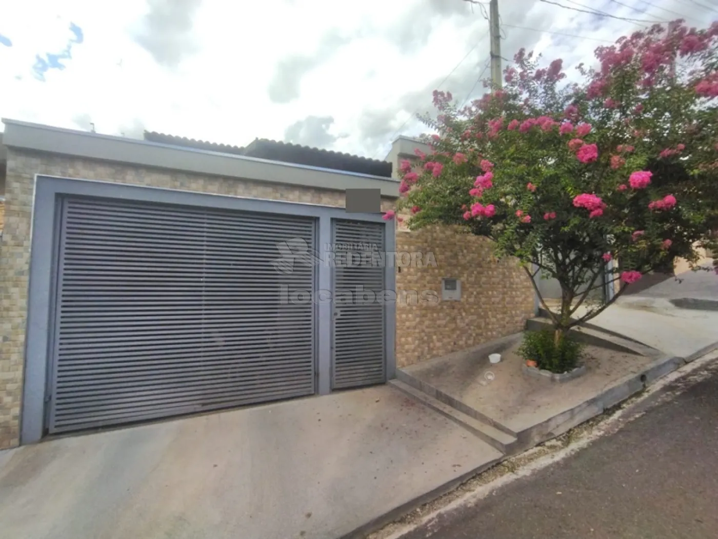 Casa à venda com 2 quartos, 140m² - Foto 1