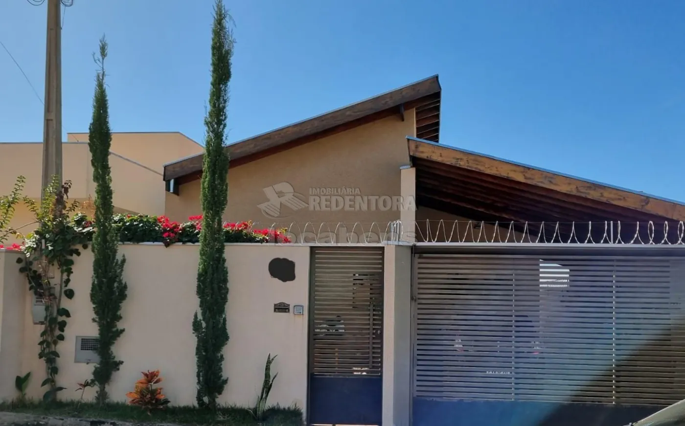 Casa à venda com 3 quartos, 136m² - Foto 1