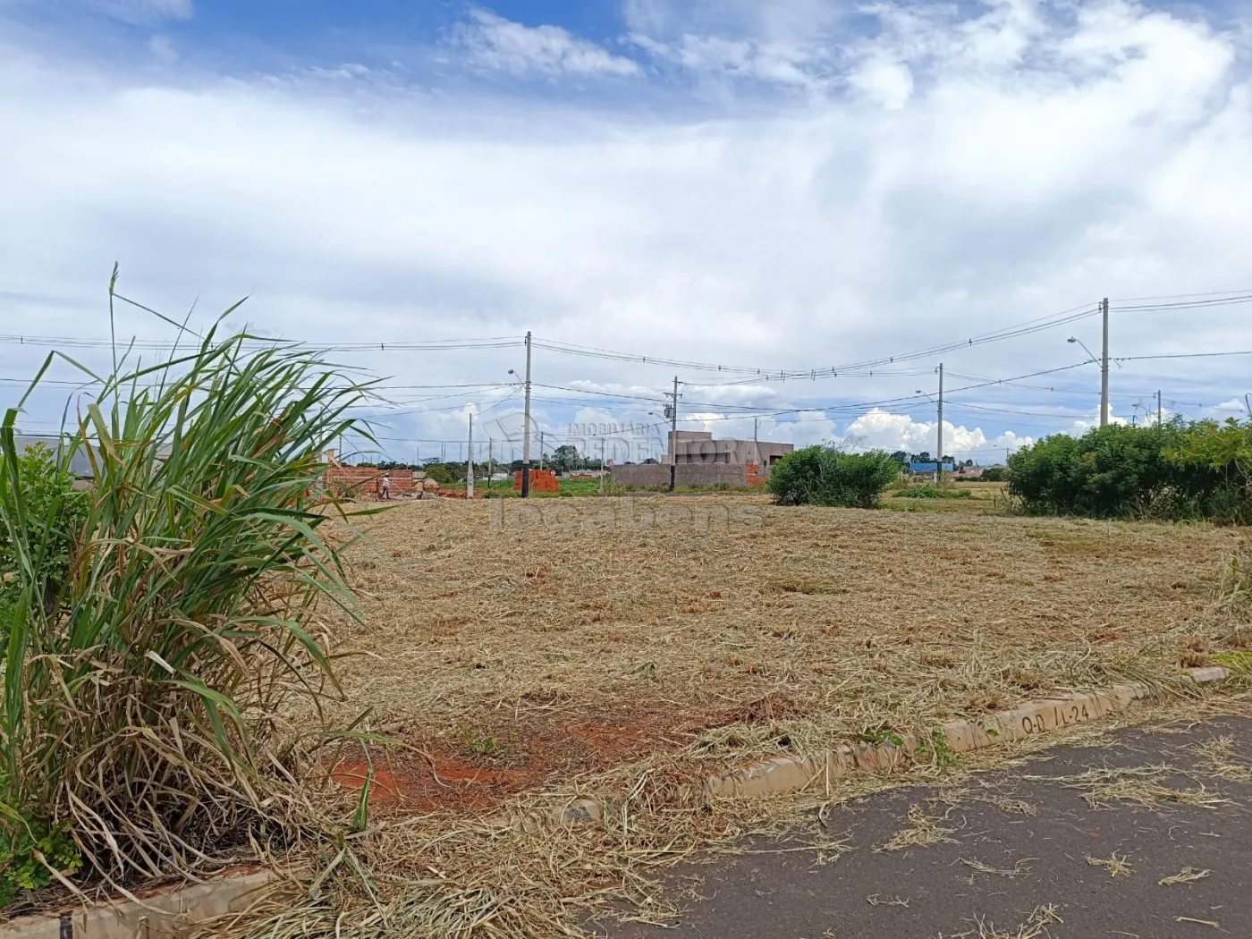 Terreno à venda, 200m² - Foto 1