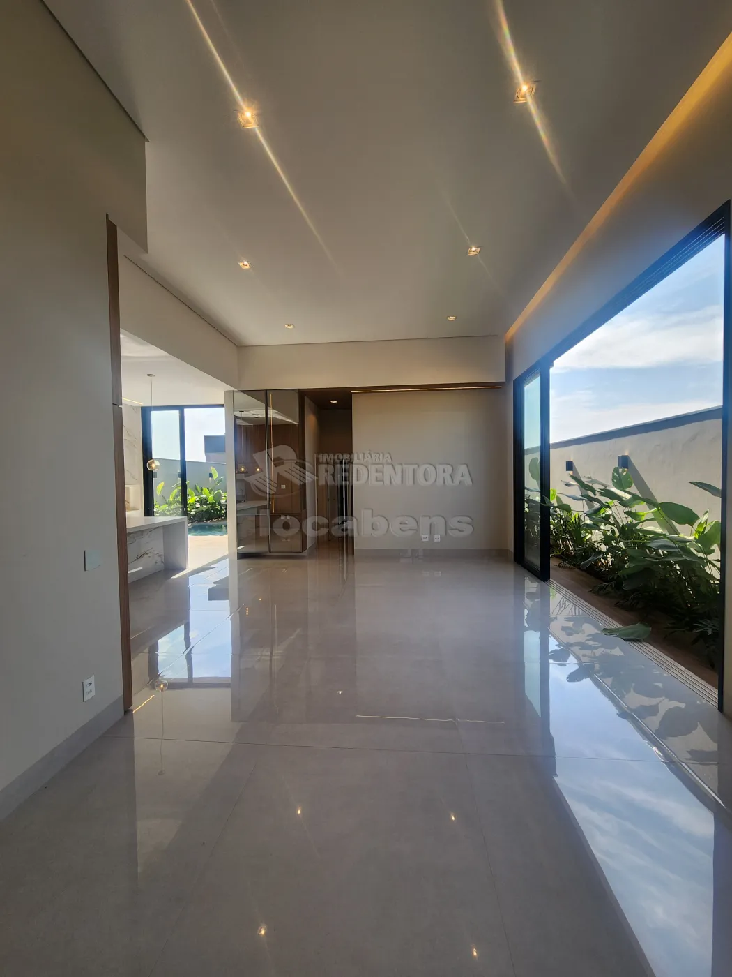 Casa de Condomínio à venda com 3 quartos, 216m² - Foto 1