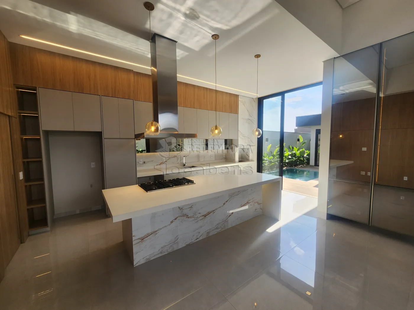 Casa de Condomínio à venda com 3 quartos, 216m² - Foto 4