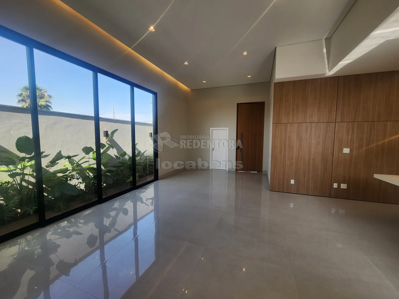 Casa de Condomínio à venda com 3 quartos, 216m² - Foto 2