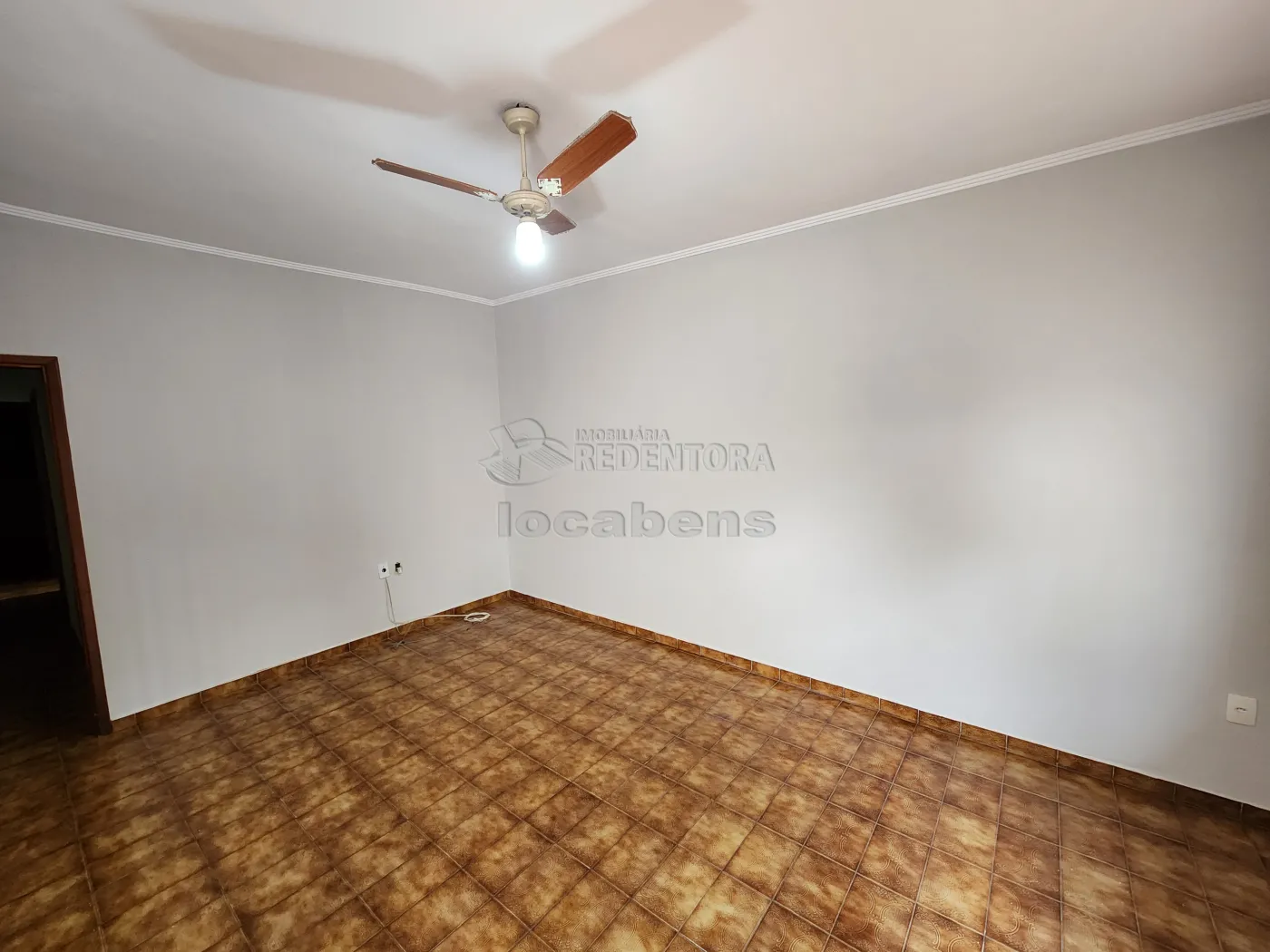 Alugar Casa / Padrão em São José do Rio Preto R$ 1.500,00 - Foto 1