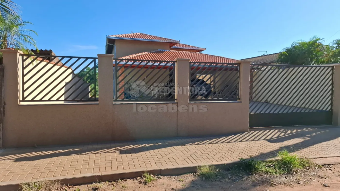 Chácara à venda com 3 quartos, 200m² - Foto 2