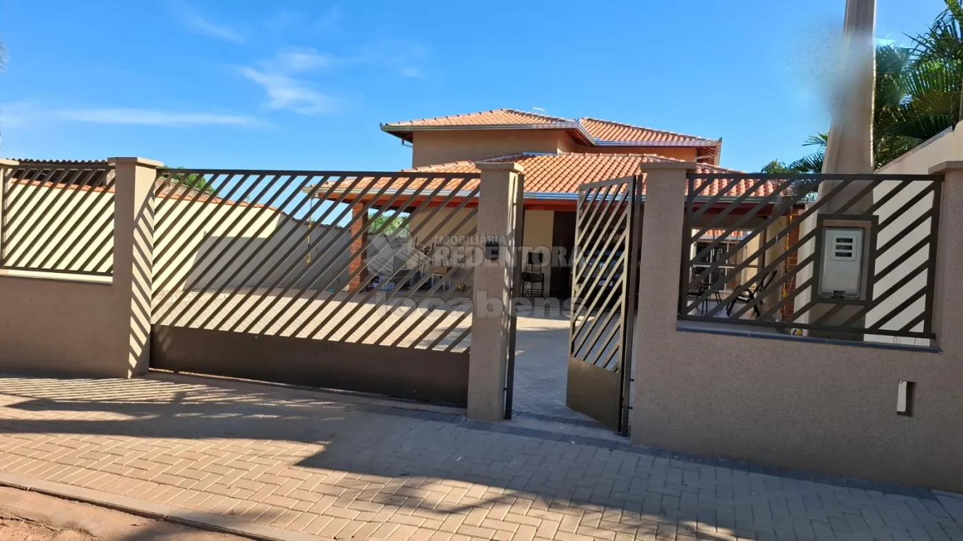 Chácara à venda com 3 quartos, 200m² - Foto 1