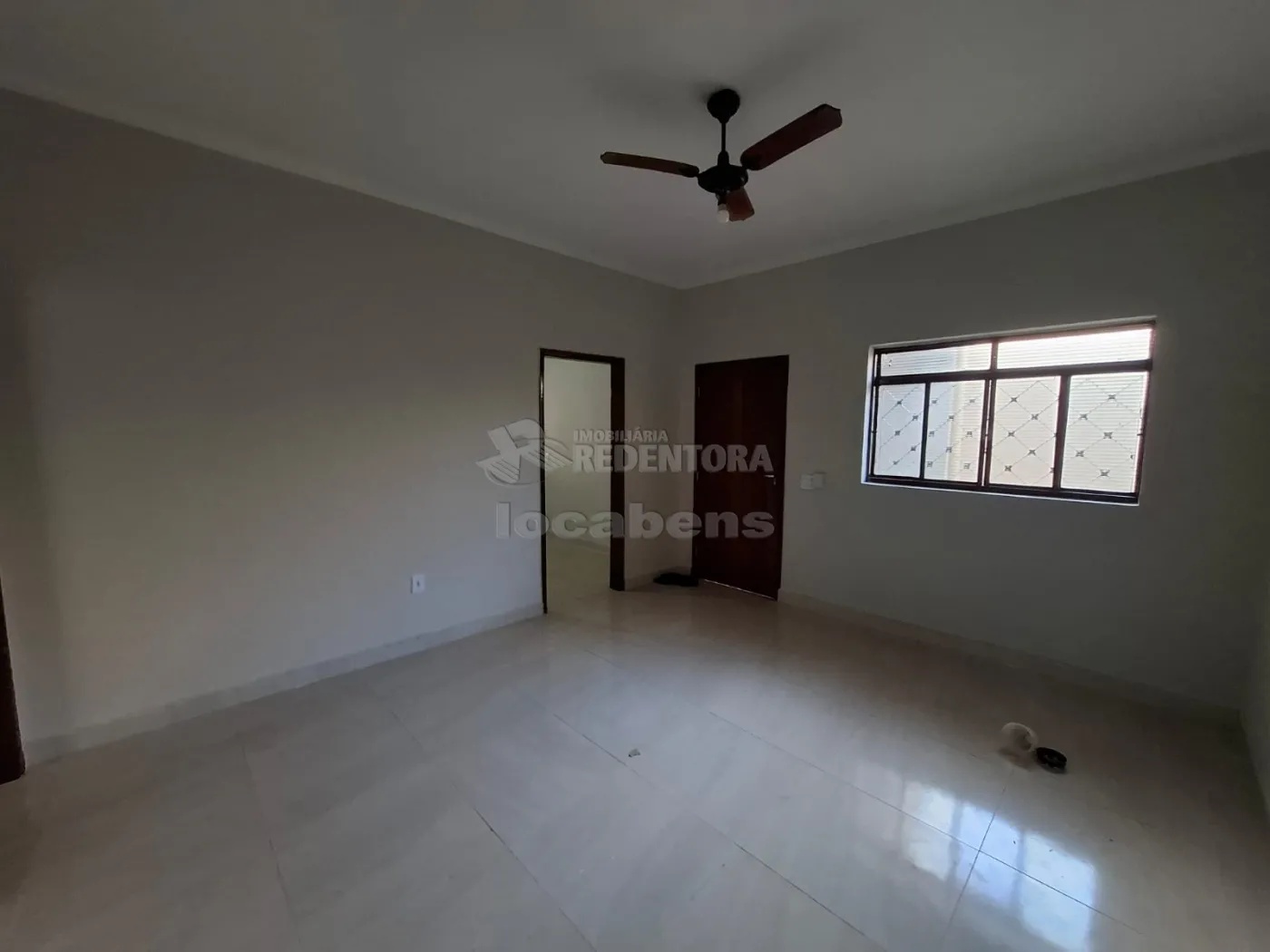Alugar Casa / Padrão em São José do Rio Preto R$ 1.800,00 - Foto 2
