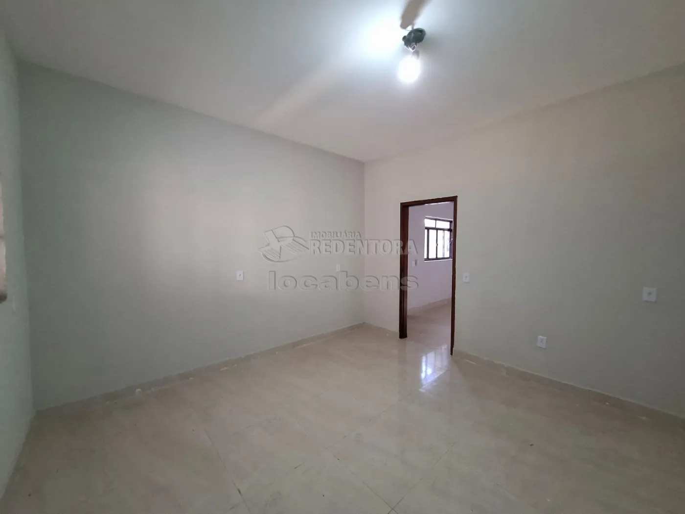 Alugar Casa / Padrão em São José do Rio Preto R$ 1.800,00 - Foto 4