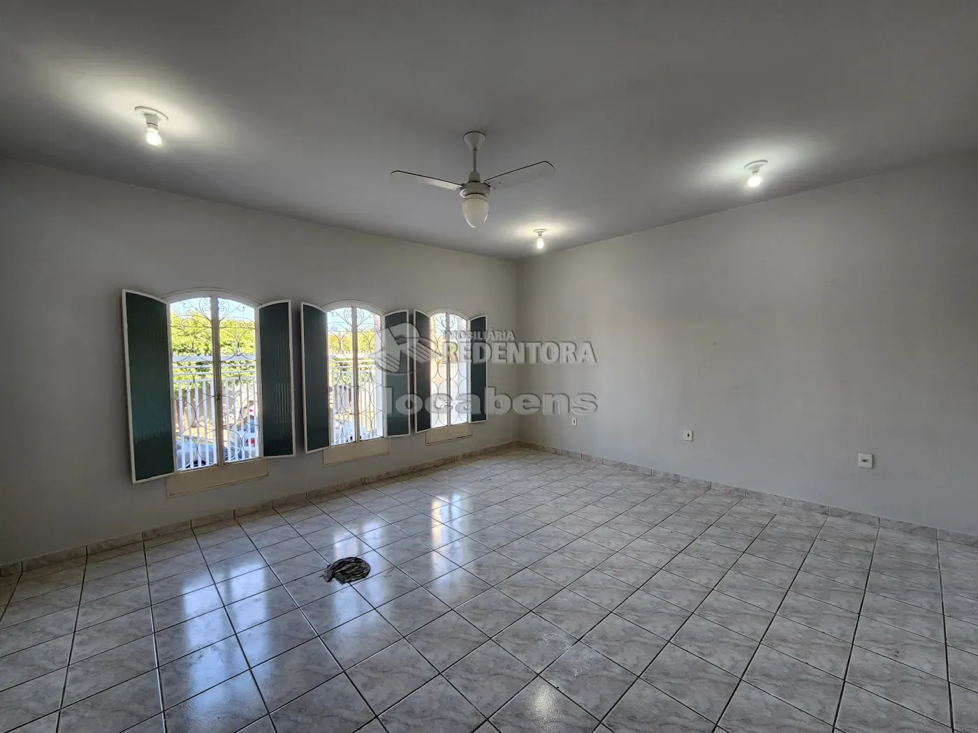 Casa à venda com 3 quartos, 275m² - Foto 3