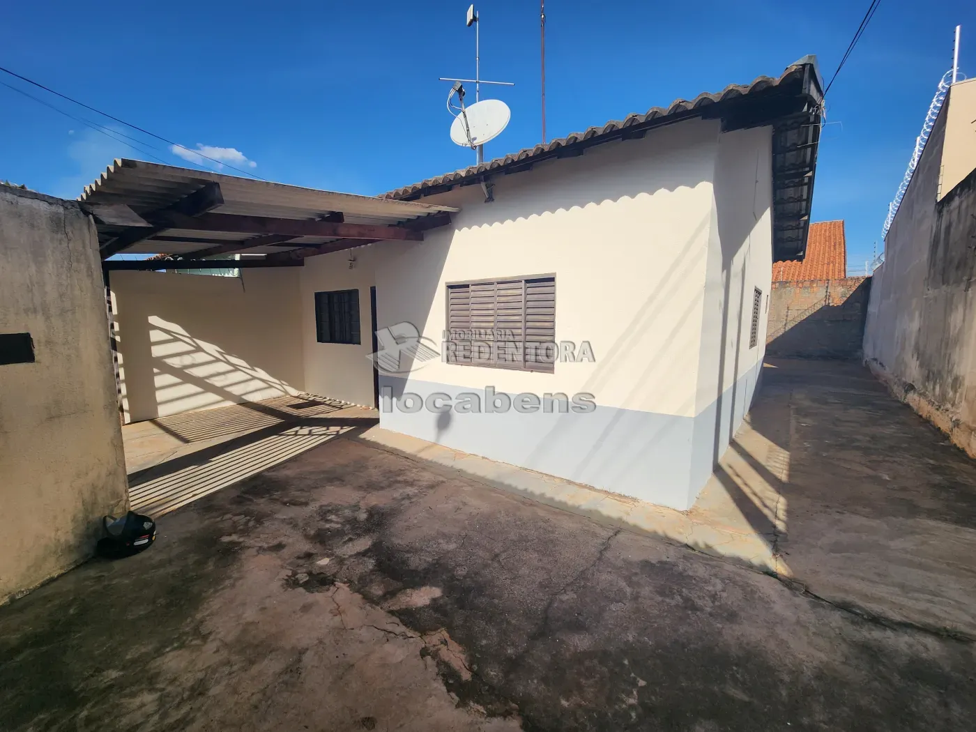 Alugar Casa / Padrão em São José do Rio Preto R$ 800,00 - Foto 1