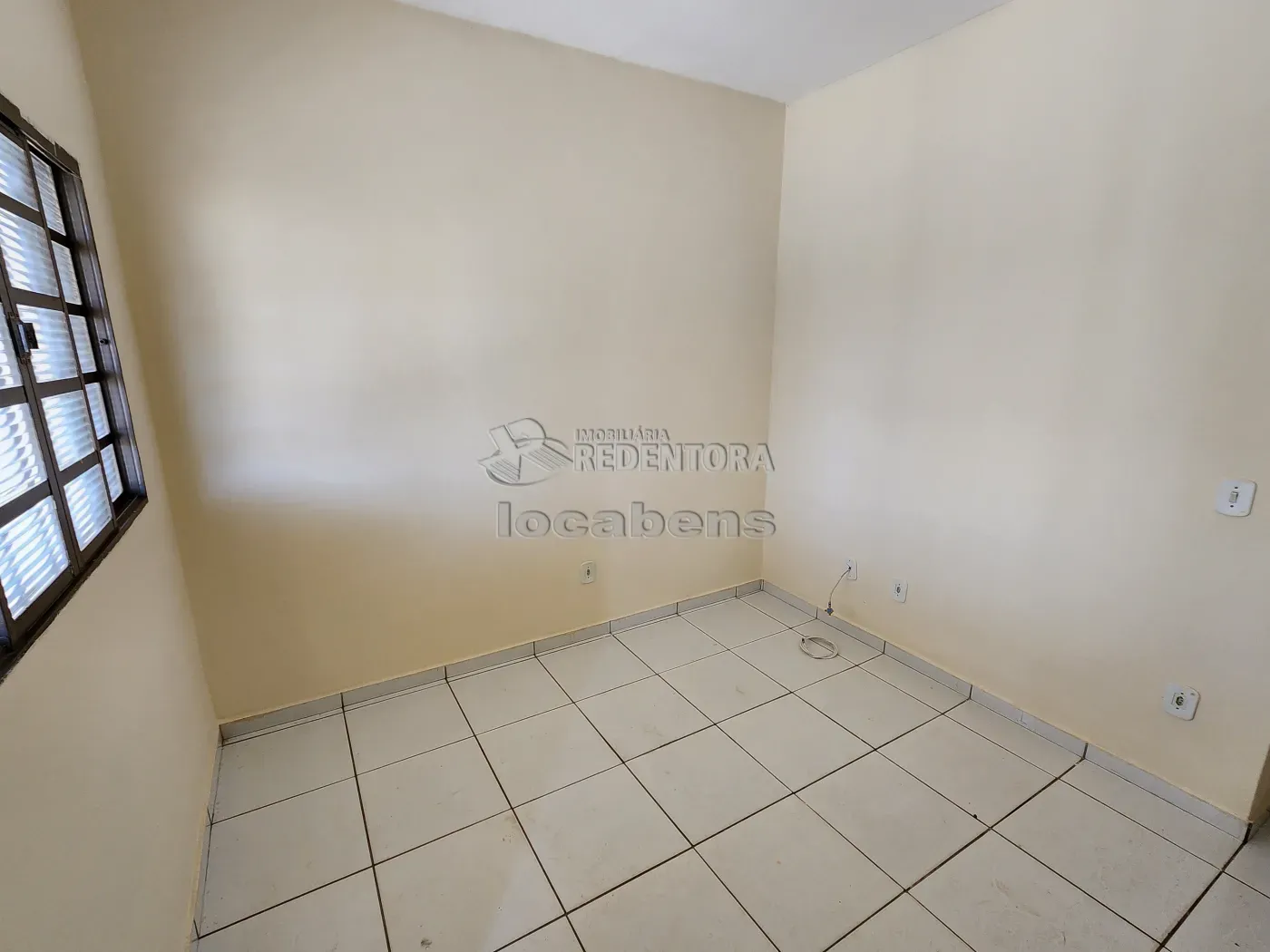 Alugar Casa / Padrão em São José do Rio Preto R$ 800,00 - Foto 2