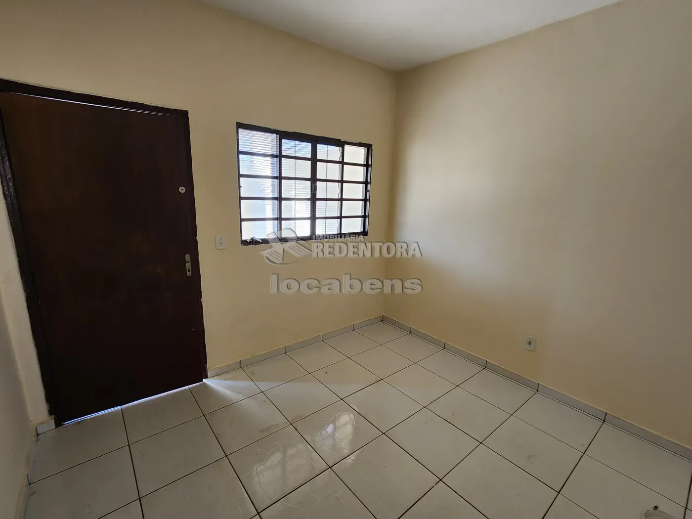 Alugar Casa / Padrão em São José do Rio Preto R$ 800,00 - Foto 3