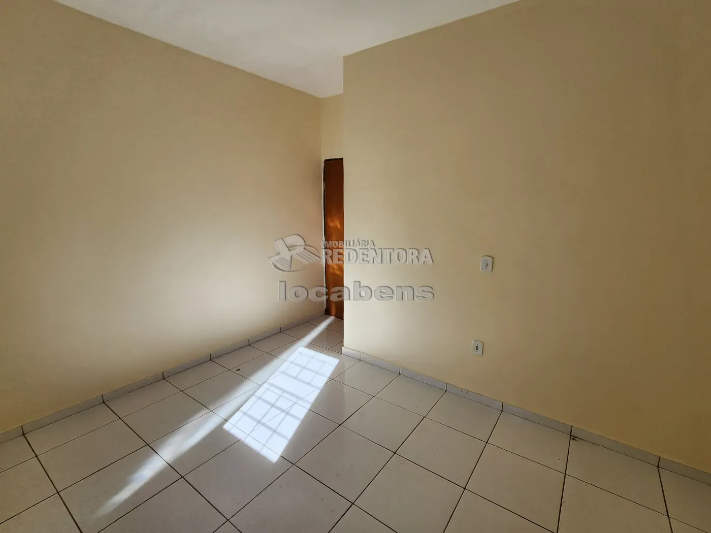 Alugar Casa / Padrão em São José do Rio Preto R$ 800,00 - Foto 5