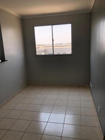 Alugar Apartamento / Padrão em São José do Rio Preto R$ 650,00 - Foto 3