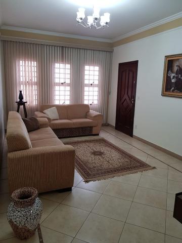Alugar Casa / Padrão em Mirassol. apenas R$ 590.000,00