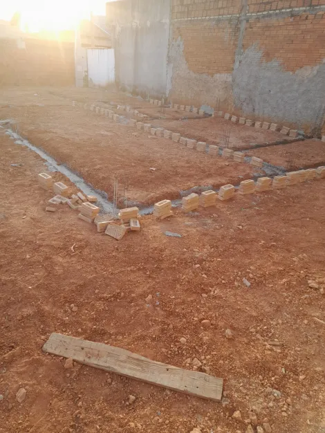 imagem 3 - Terreno / À venda com  200,00 m² em Guapiaçu imagem 3 - Terreno / À venda com  200,00 m² em Guapiaçu