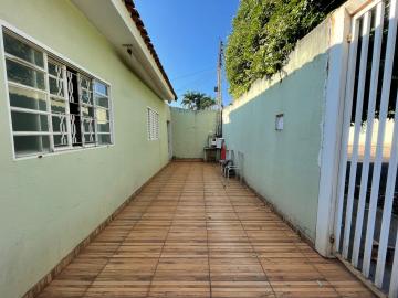 Alugar Casa / Padrão em São José do Rio Preto R$ 1.300,00 - Foto 2