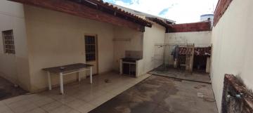 Alugar Casa / Padrão em São José do Rio Preto R$ 1.400,00 - Foto 1