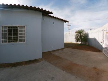 Alugar Casa / Padrão em São José do Rio Preto. apenas R$ 800,00