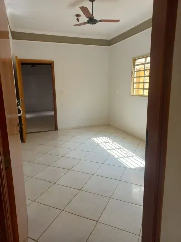 Alugar Casa / Padrão em Mirassol. apenas R$ 500.000,00