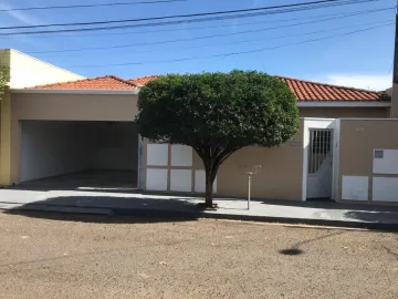Alugar Casa / Padrão em Araçatuba. apenas R$ 320.000,00