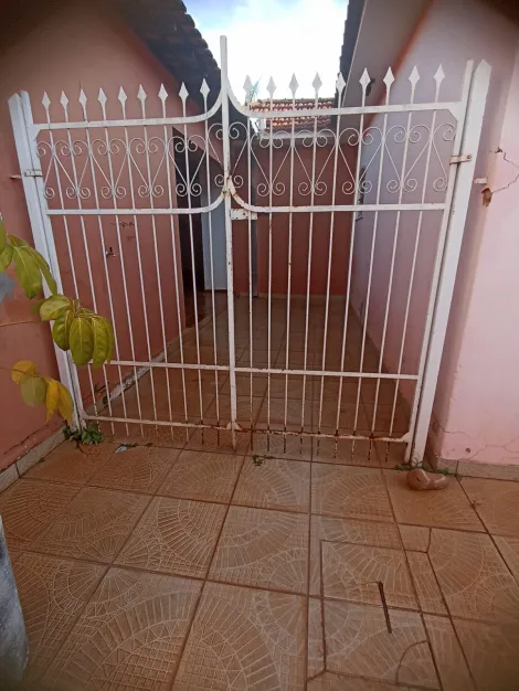 Alugar Casa / Padrão em São José do Rio Preto R$ 1.400,00 - Foto 1