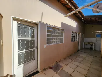 Alugar Casa / Padrão em São José do Rio Preto. apenas R$ 600,00