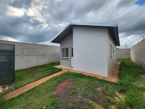 Alugar Casa / Padrão em Bady Bassitt. apenas R$ 900,00
