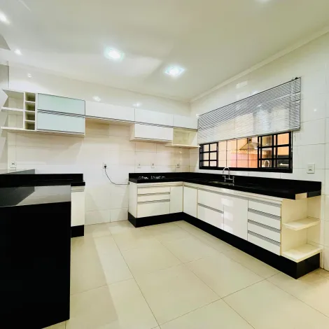 Casa / Padrão em Mirassol , Comprar por R$475.000,00
